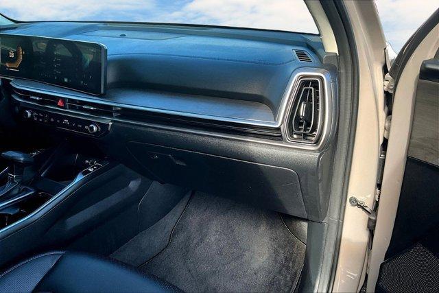 used 2025 Kia Sorento car, priced at $38,924