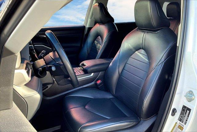 used 2022 Toyota Highlander car, priced at $32,124