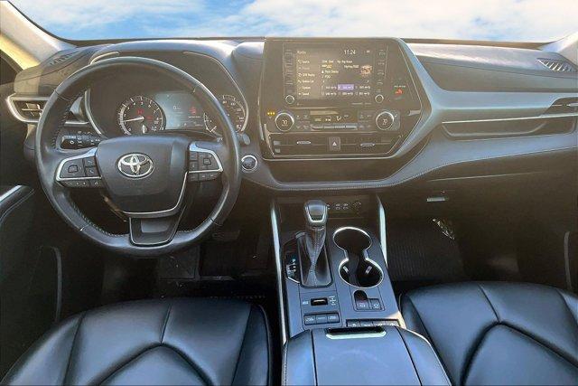 used 2022 Toyota Highlander car, priced at $32,124