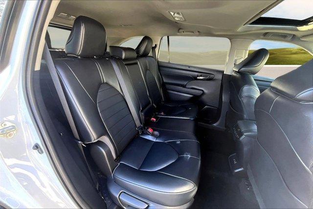 used 2022 Toyota Highlander car, priced at $32,124