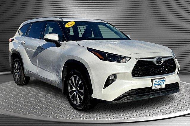 used 2022 Toyota Highlander car, priced at $32,124