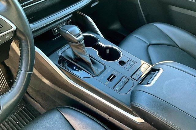 used 2022 Toyota Highlander car, priced at $32,124