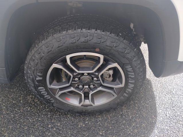 used 2022 Jeep Grand Cherokee car, priced at $33,924