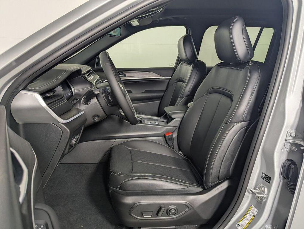 new 2026 Jeep Grand Cherokee car, priced at $51,355