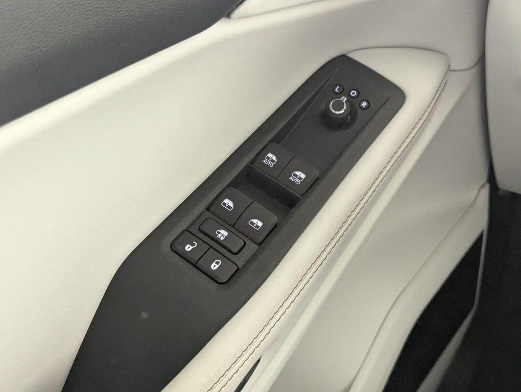 new 2026 Jeep Cherokee car, priced at $41,558