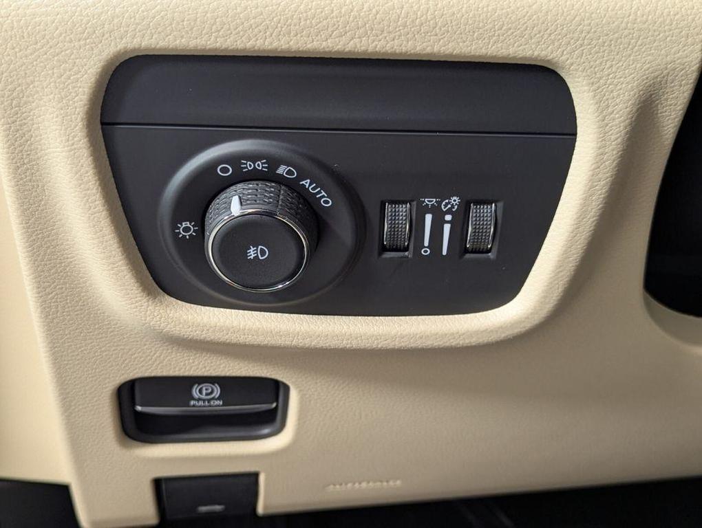 new 2025 Jeep Grand Cherokee car, priced at $38,971