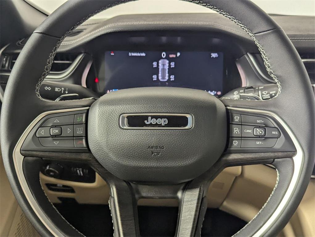 new 2025 Jeep Grand Cherokee car, priced at $37,861