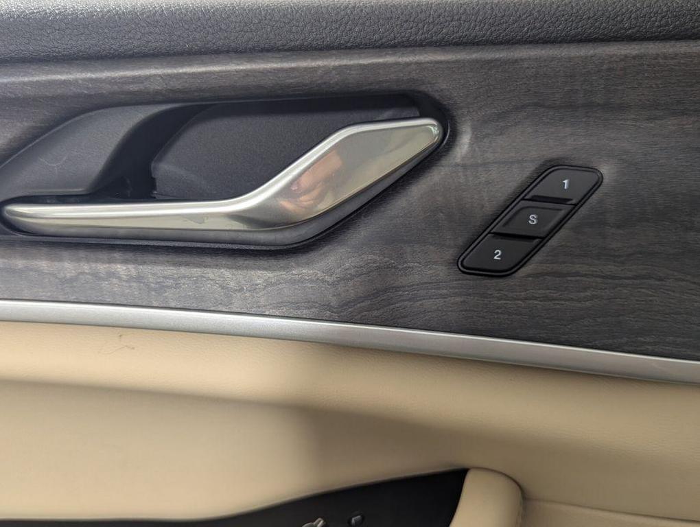 new 2025 Jeep Grand Cherokee car, priced at $37,898