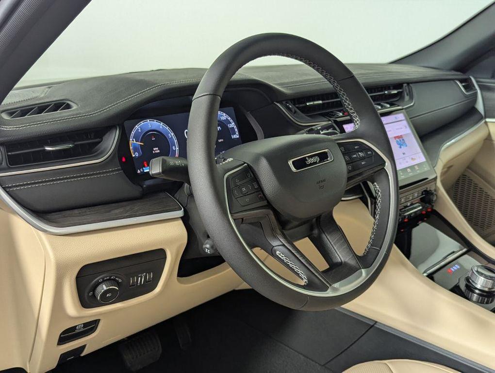 new 2025 Jeep Grand Cherokee car, priced at $37,898