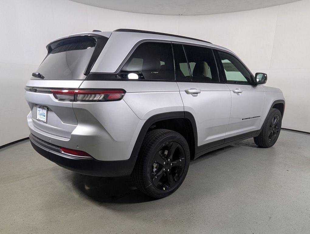 new 2026 Jeep Grand Cherokee car, priced at $45,329