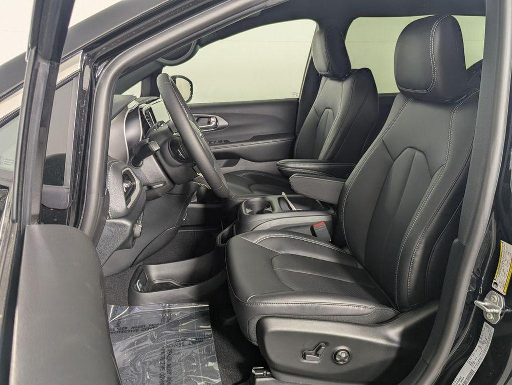 new 2026 Chrysler Pacifica car, priced at $39,600