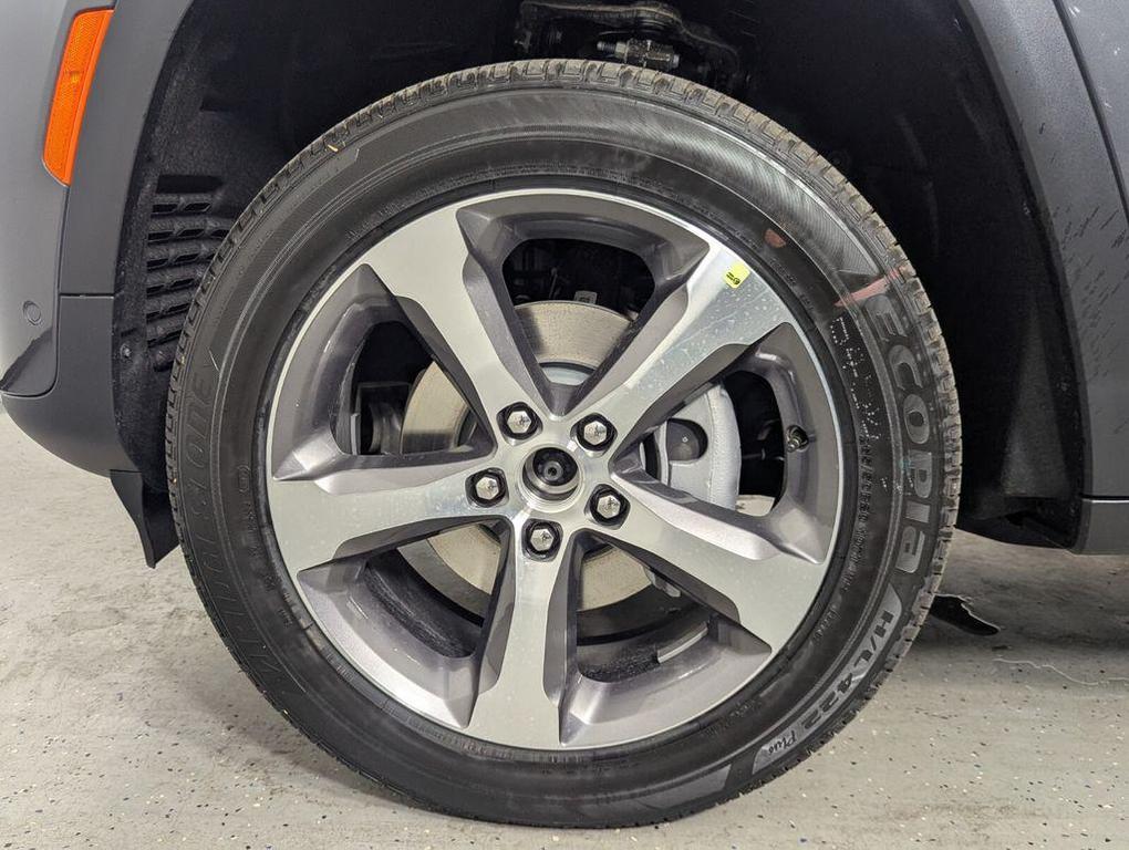 new 2026 Jeep Grand Cherokee car, priced at $43,890