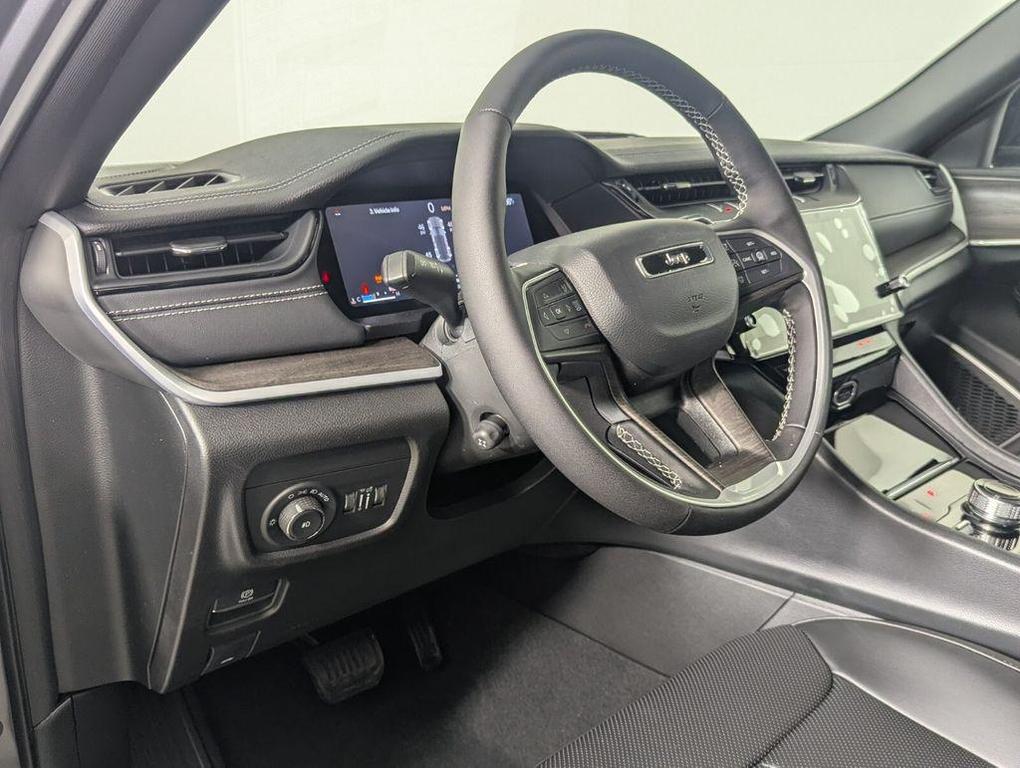 new 2026 Jeep Grand Cherokee car, priced at $43,890