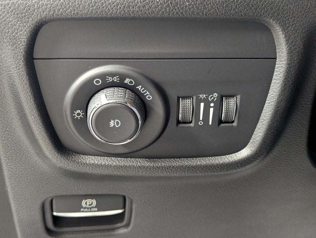 new 2026 Jeep Grand Cherokee car, priced at $43,890