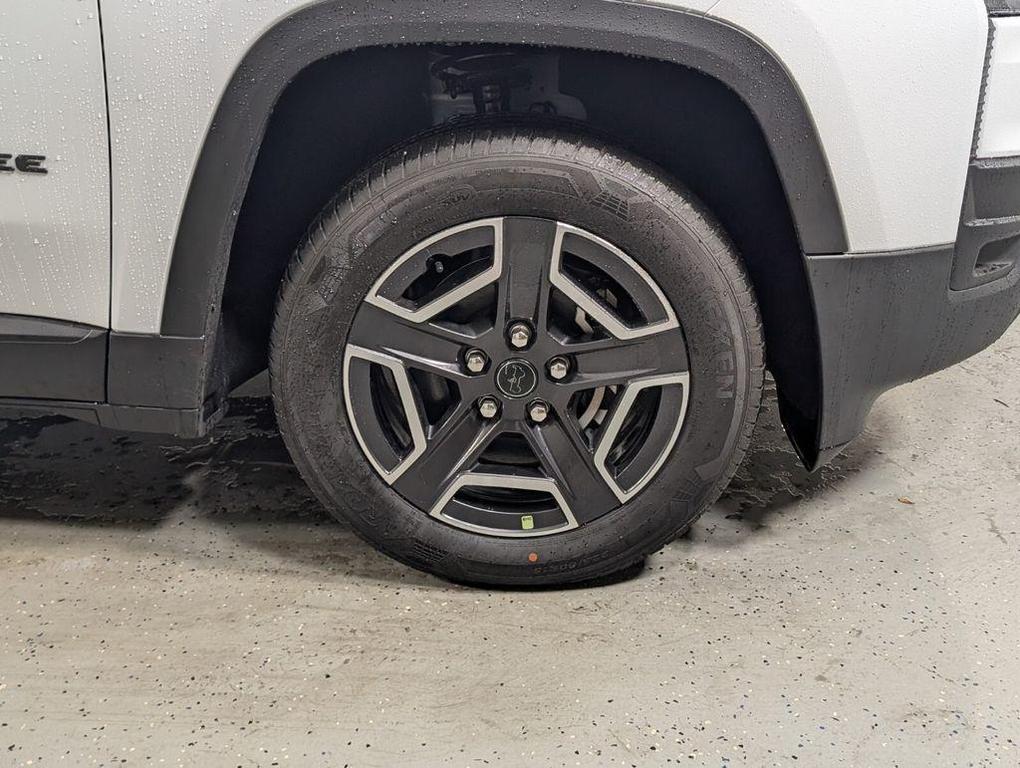 new 2026 Jeep Cherokee car, priced at $35,365