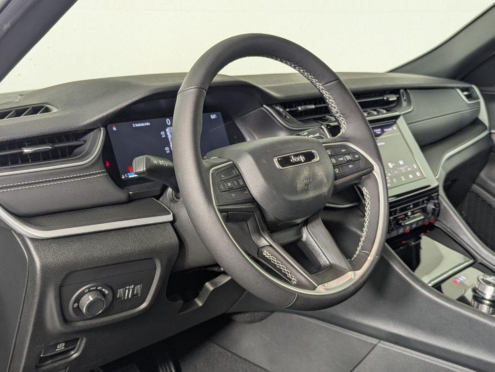 new 2025 Jeep Grand Cherokee car, priced at $31,205