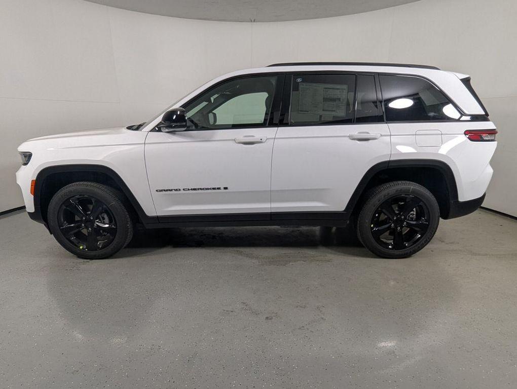 new 2025 Jeep Grand Cherokee car, priced at $31,205