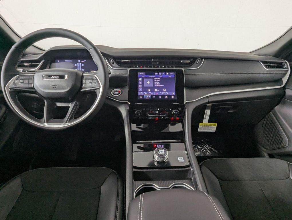 new 2025 Jeep Grand Cherokee car, priced at $31,205