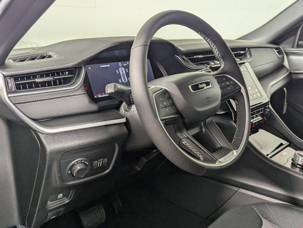 new 2025 Jeep Grand Cherokee car, priced at $31,568