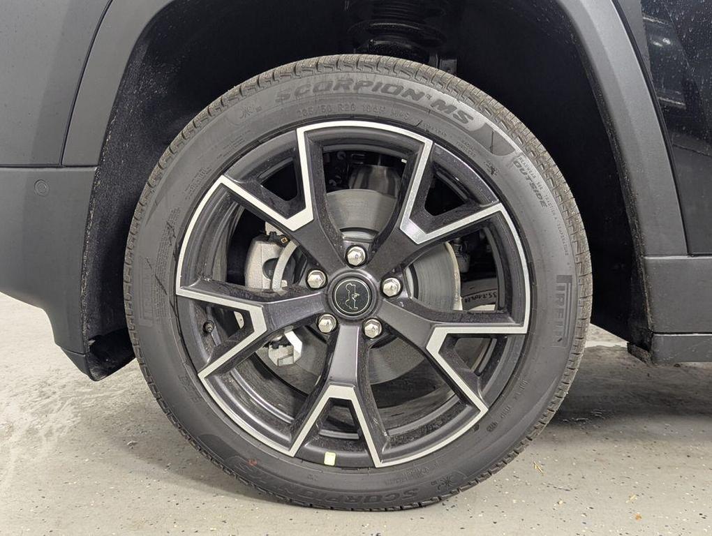 new 2026 Jeep Cherokee car, priced at $41,650