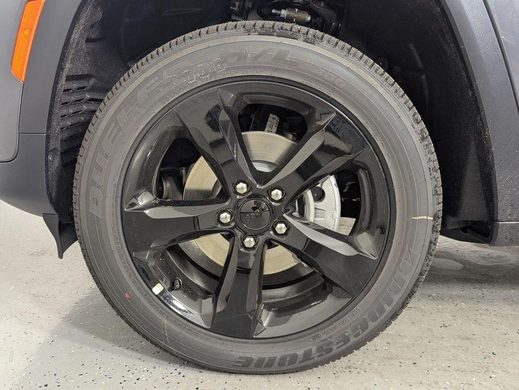 new 2025 Jeep Grand Cherokee car, priced at $31,705