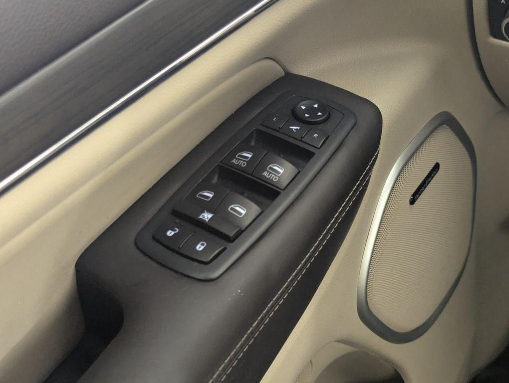 used 2020 Jeep Grand Cherokee car, priced at $20,900