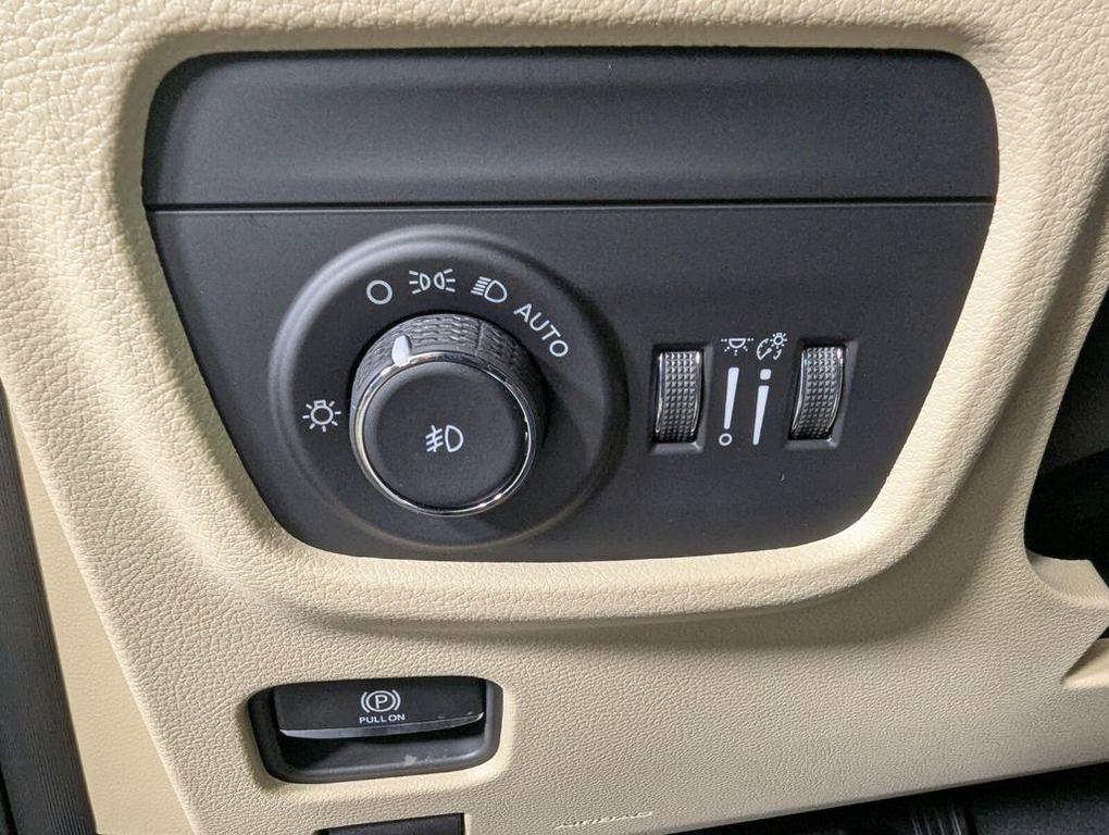 new 2026 Jeep Grand Cherokee car, priced at $43,865