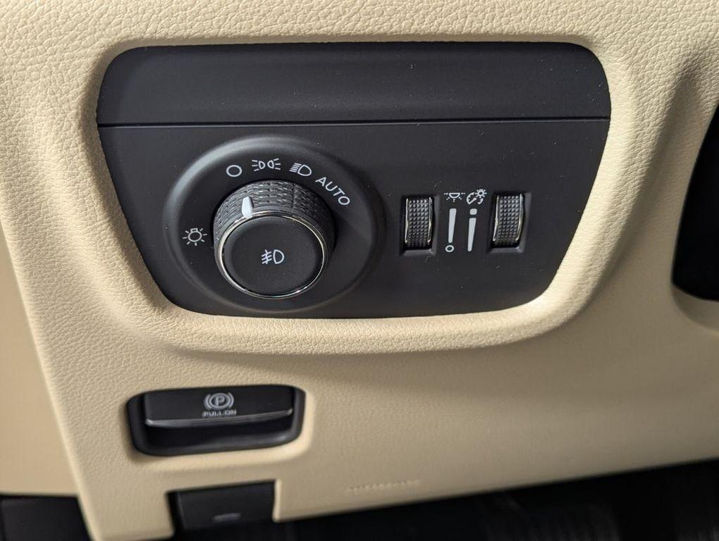 new 2026 Jeep Grand Cherokee car, priced at $44,746