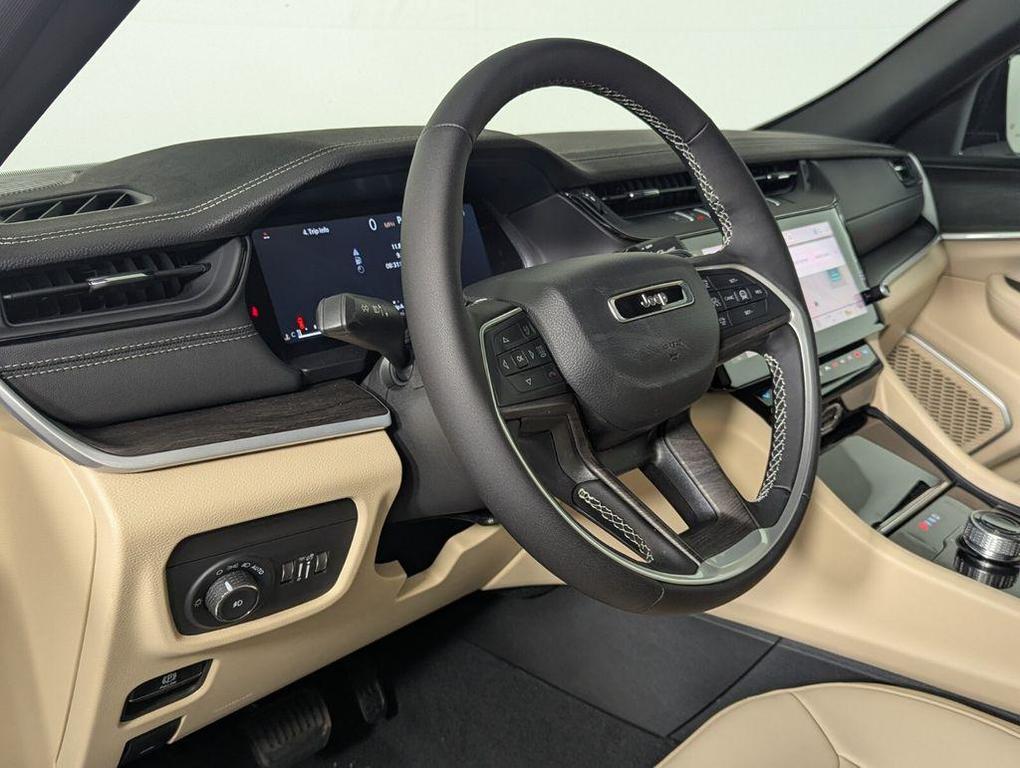 new 2026 Jeep Grand Cherokee car, priced at $44,746