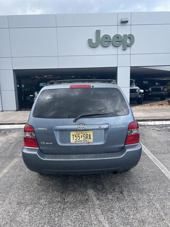 used 2006 Toyota Highlander car, priced at $3,900