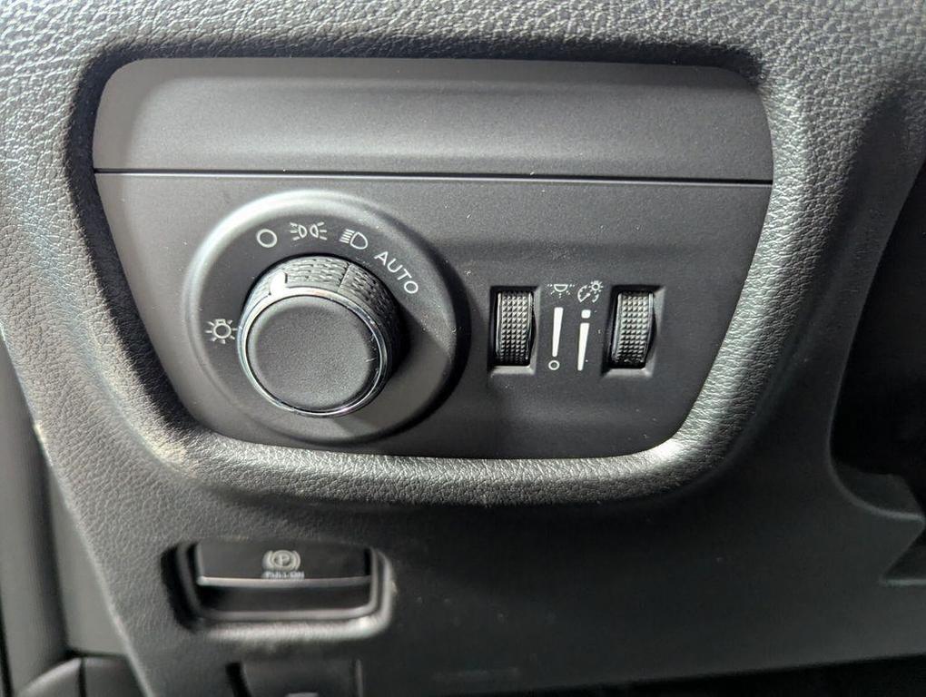 new 2026 Jeep Grand Cherokee car, priced at $38,868