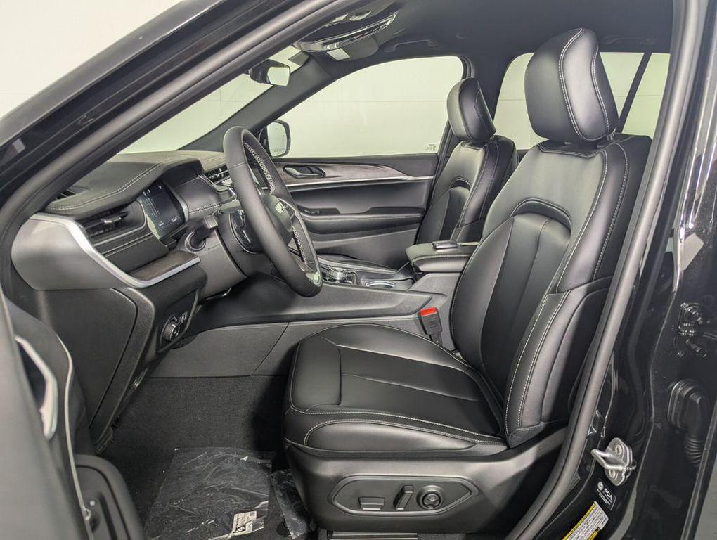 new 2025 Jeep Grand Cherokee car, priced at $35,944