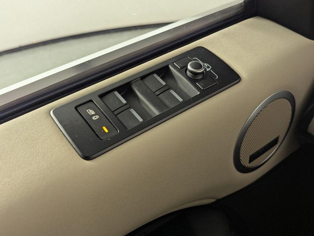 used 2018 Land Rover Discovery car, priced at $13,900