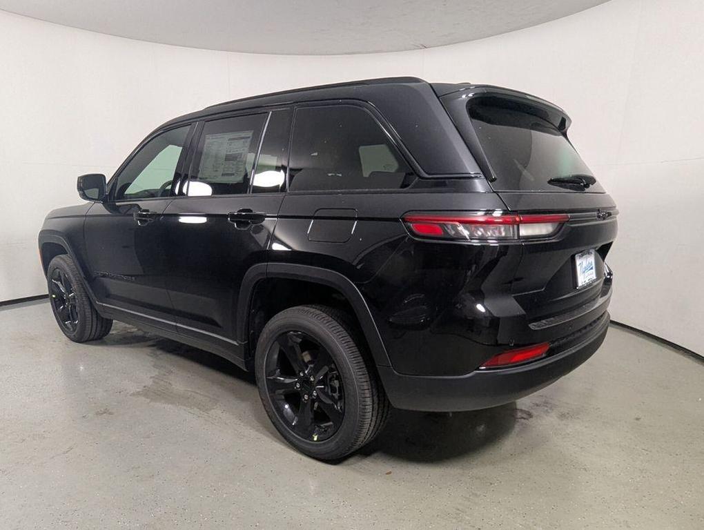 new 2025 Jeep Grand Cherokee car, priced at $33,988