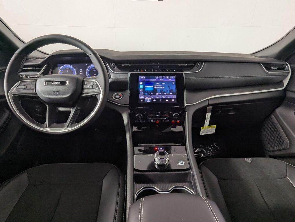 new 2025 Jeep Grand Cherokee car, priced at $33,988