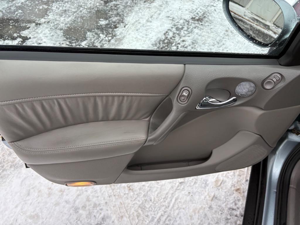 used 2002 Saturn L car, priced at $4,995