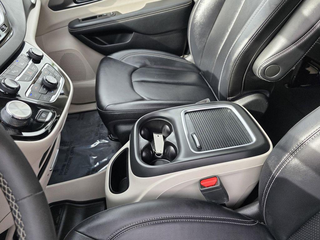 used 2024 Chrysler Pacifica car, priced at $30,900