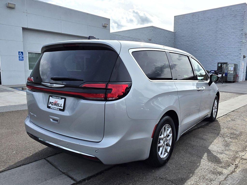used 2024 Chrysler Pacifica car, priced at $30,900