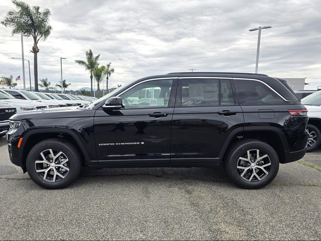 new 2025 Jeep Grand Cherokee car, priced at $38,900