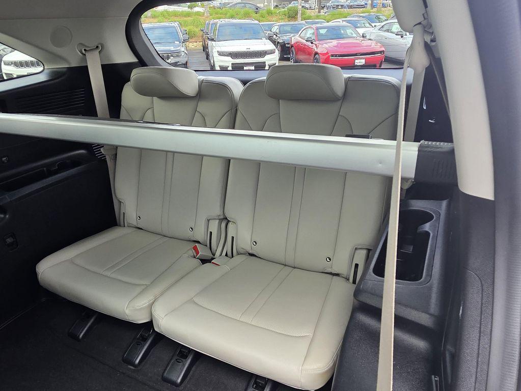 used 2022 Kia Sorento Plug-In Hybrid car, priced at $23,900