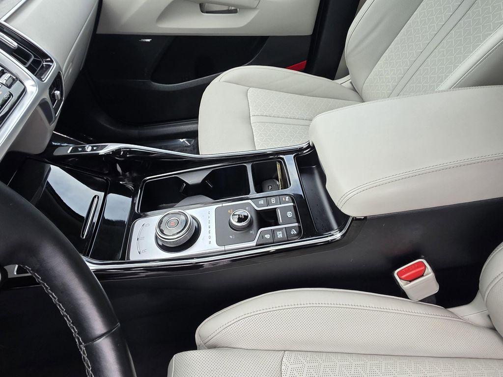 used 2022 Kia Sorento Plug-In Hybrid car, priced at $23,900