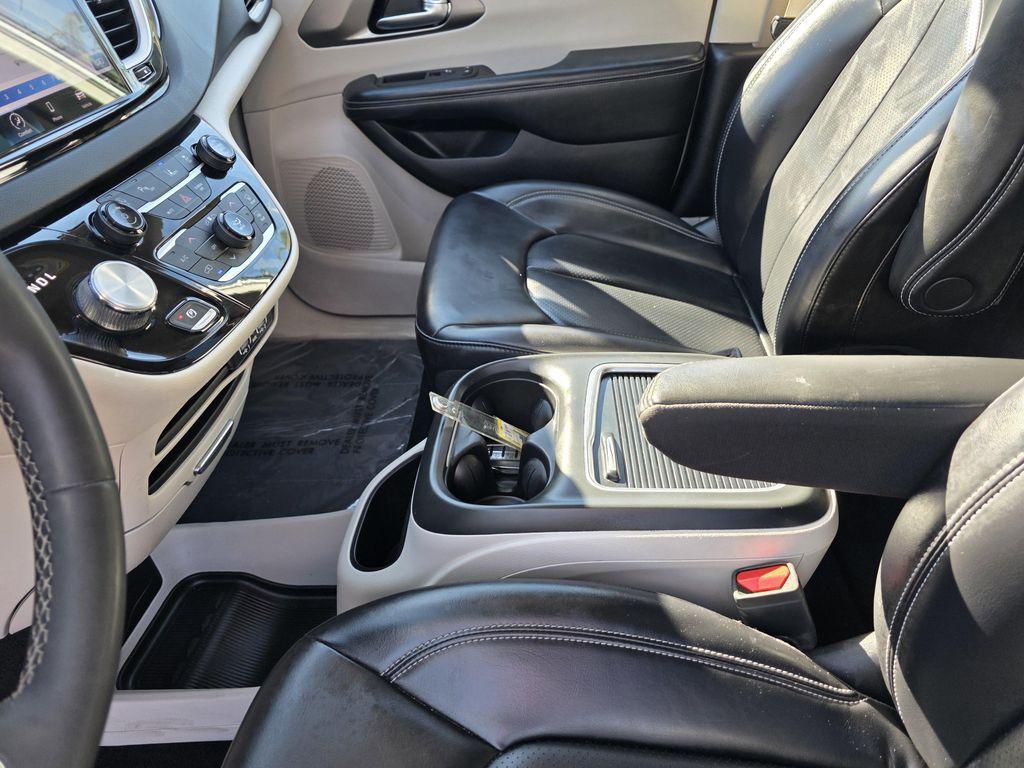 used 2023 Chrysler Pacifica car, priced at $24,900