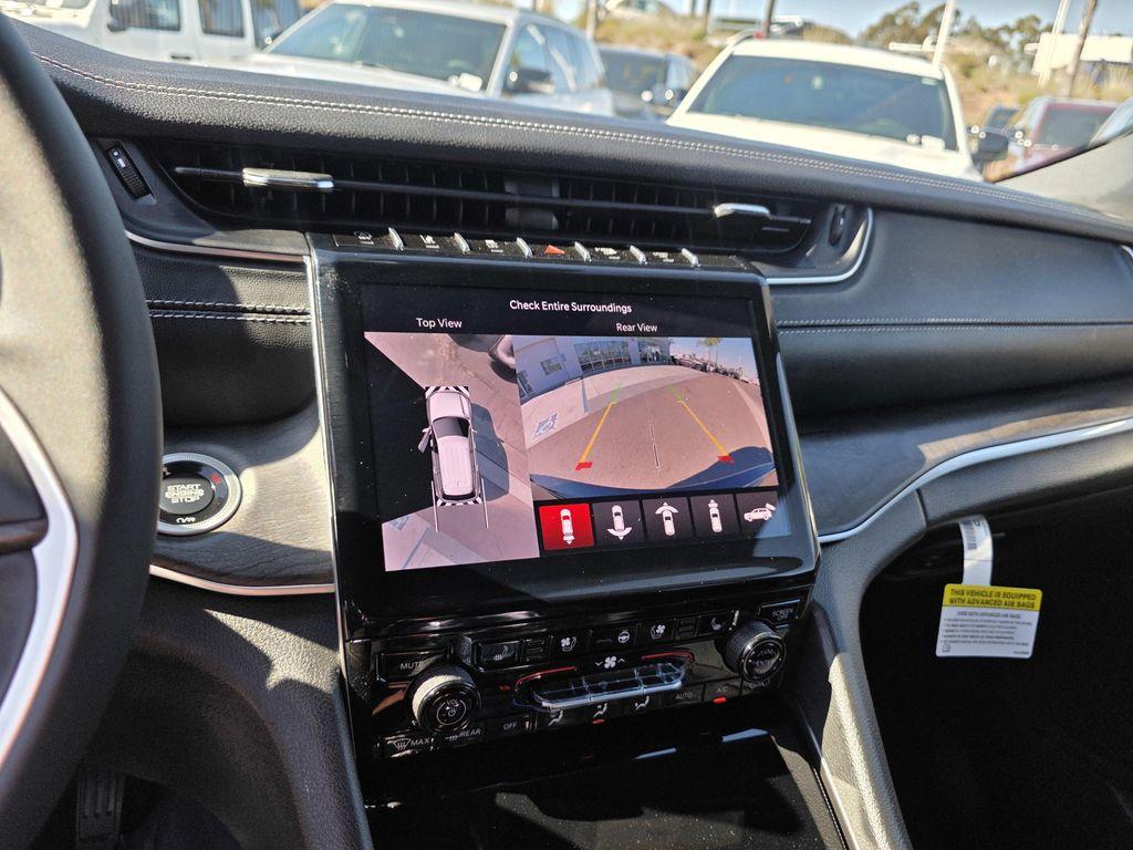 new 2025 Jeep Grand Cherokee car, priced at $41,900