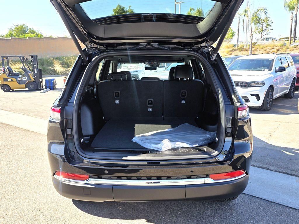 new 2025 Jeep Grand Cherokee car, priced at $41,900