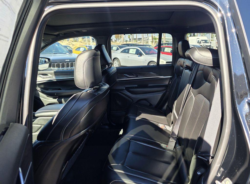 new 2025 Jeep Grand Cherokee car, priced at $41,900