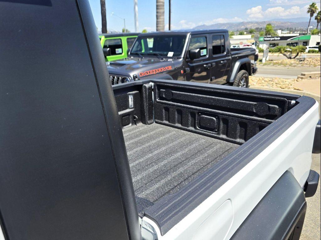 new 2025 Jeep Gladiator car, priced at $36,900