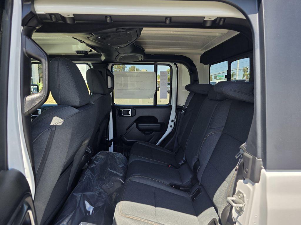 new 2025 Jeep Gladiator car, priced at $36,900