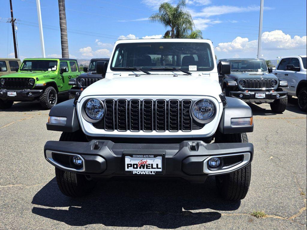 new 2025 Jeep Gladiator car, priced at $36,900