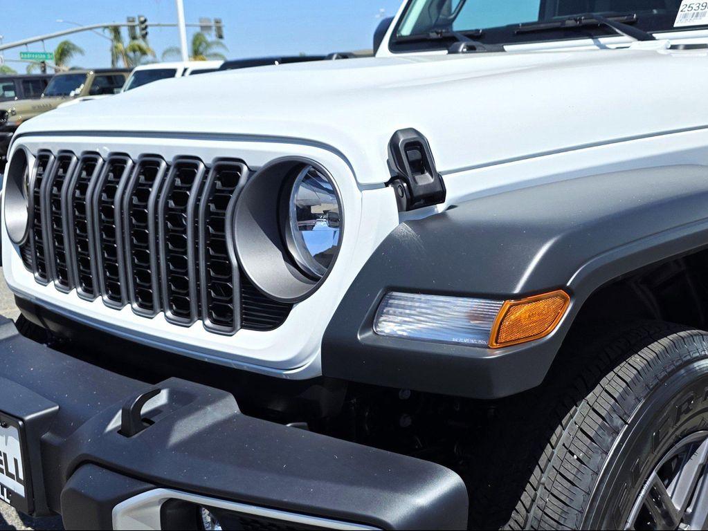 new 2025 Jeep Gladiator car, priced at $36,900