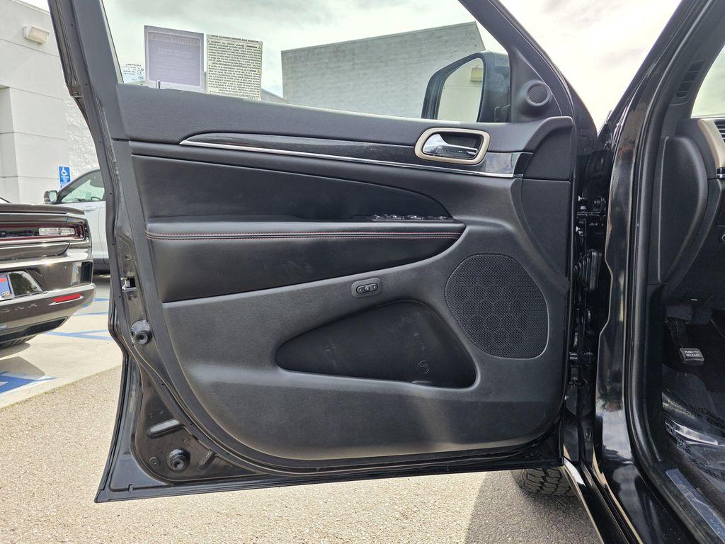 used 2016 Jeep Grand Cherokee car, priced at $13,900